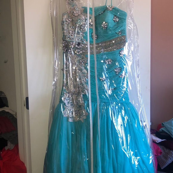 Party Gown Turquoise - Picture 2 of 8